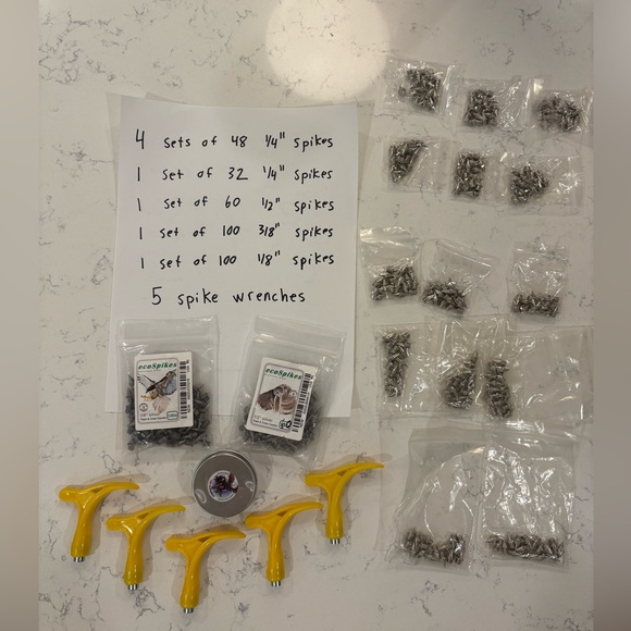 Track/cross country Spike Set with Wrenches - Picture 1 of 15